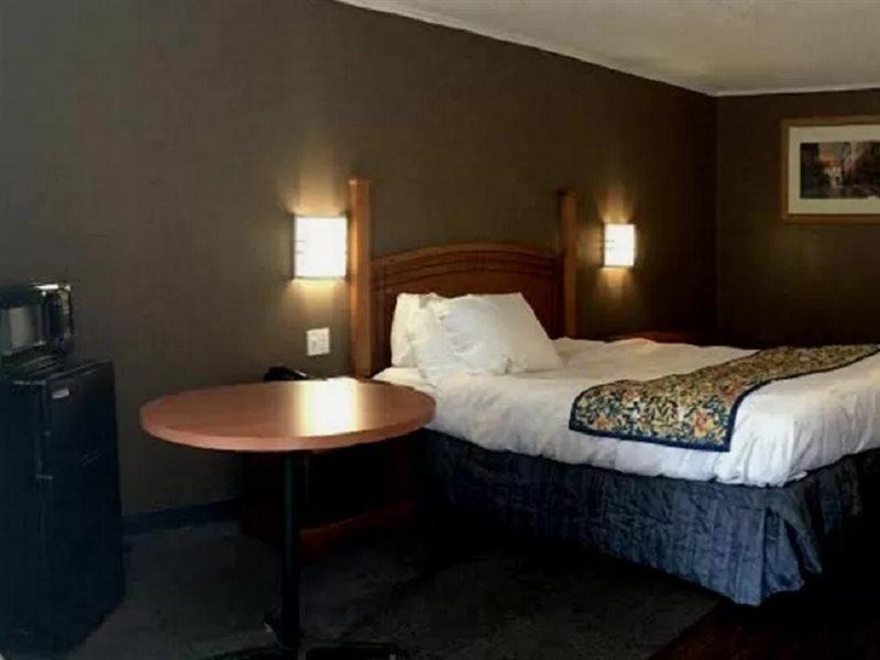 Americas Best Value Inn & Suites Jackson Bagian luar foto
