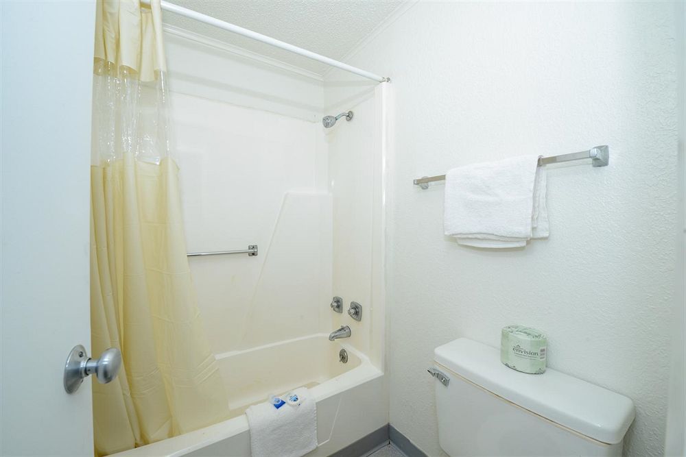 Americas Best Value Inn & Suites Jackson Ruang foto