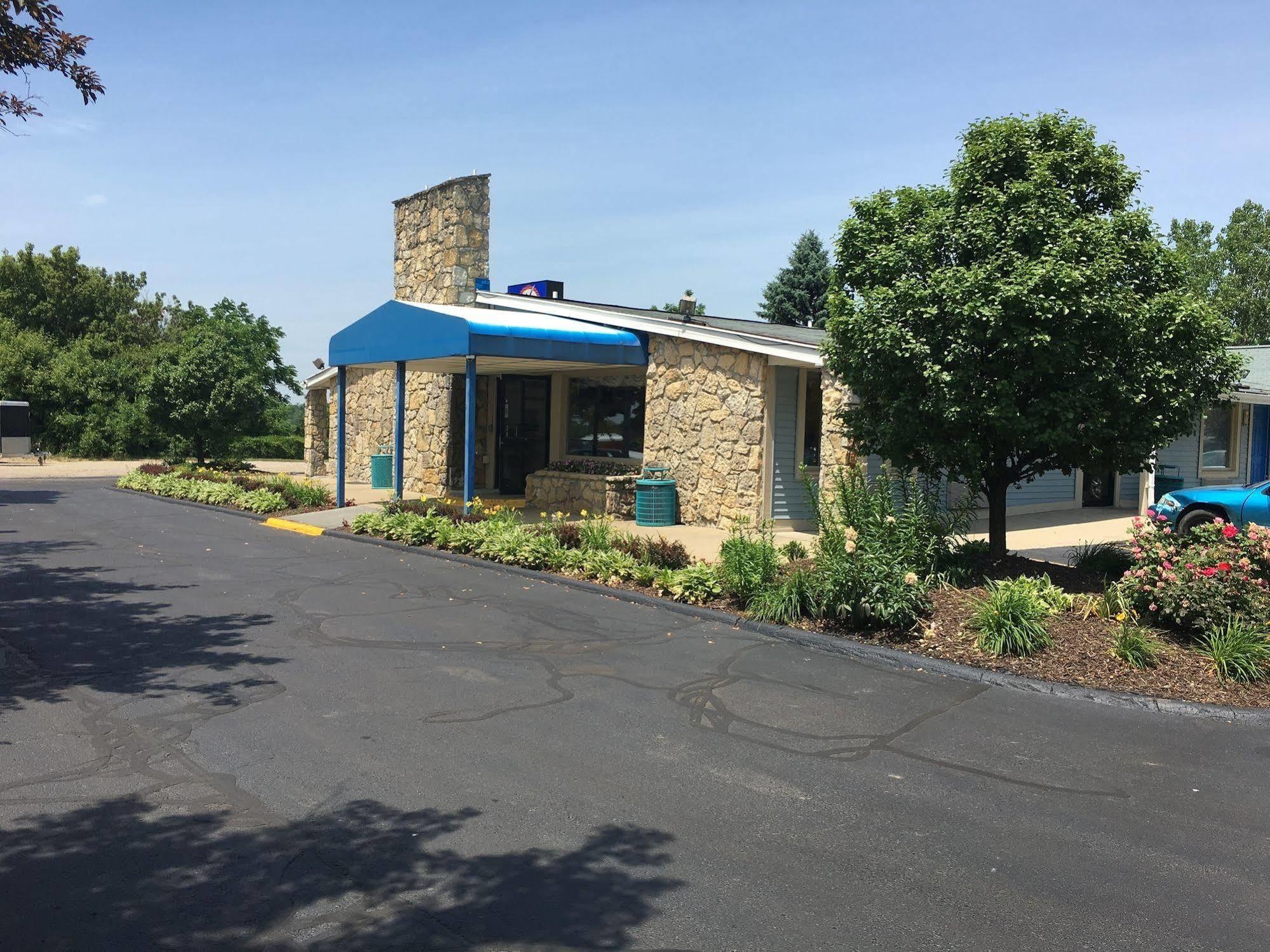 Americas Best Value Inn & Suites Jackson Bagian luar foto