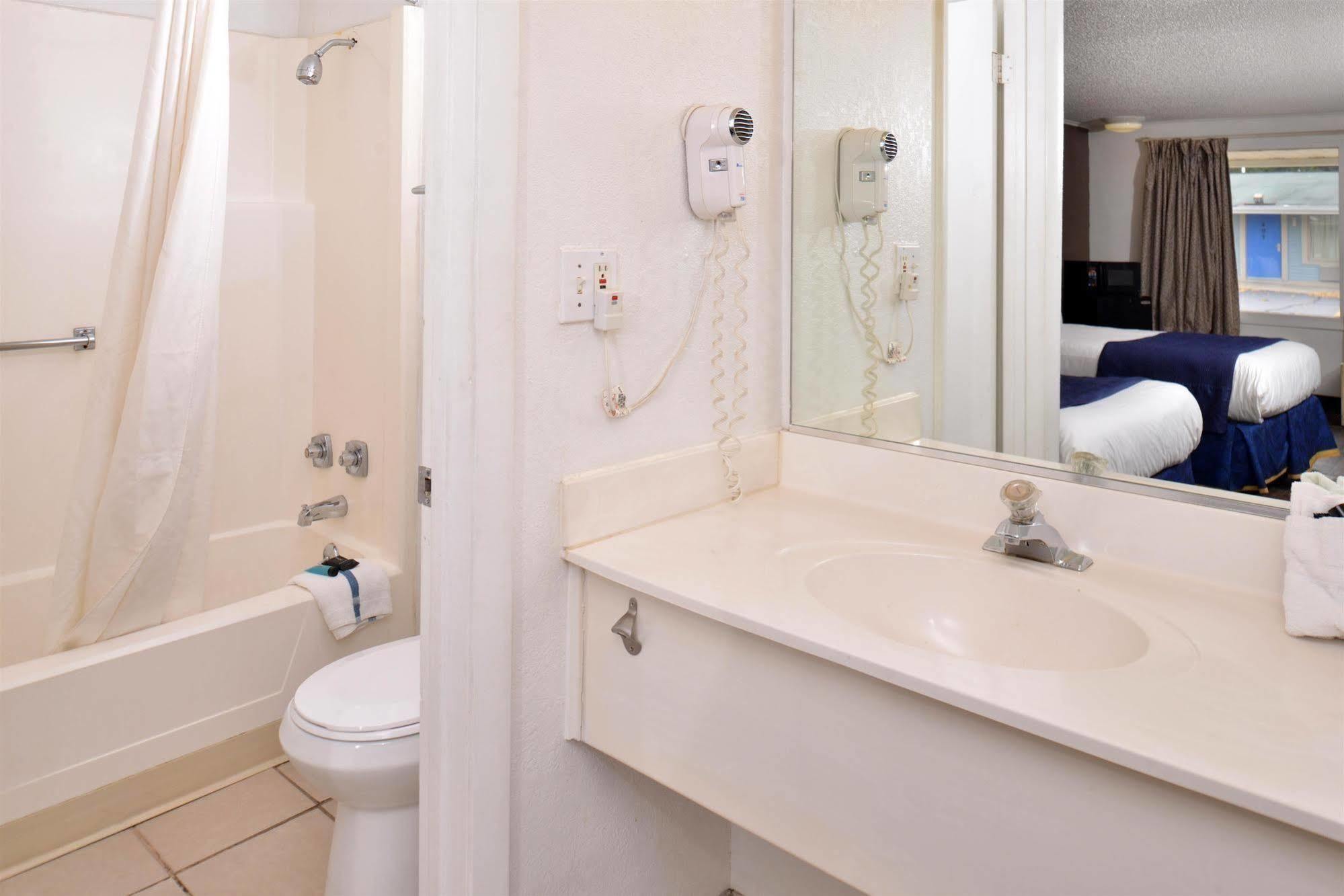 Americas Best Value Inn & Suites Jackson Bagian luar foto