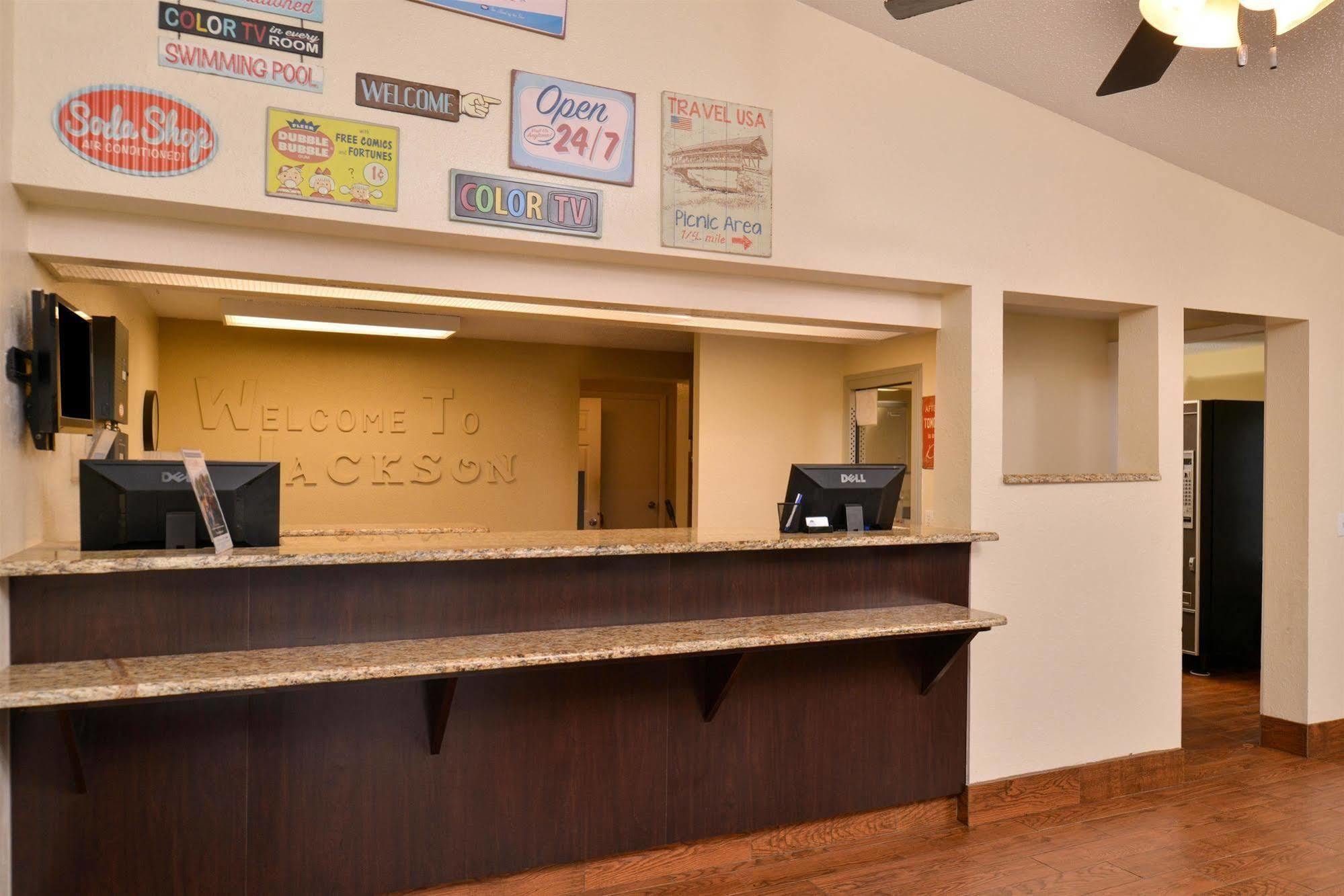 Americas Best Value Inn & Suites Jackson Bagian luar foto